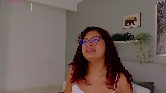 Snapshot of AmeliaLaurent_ chatting on June 5, 7:30 pm AmeliaLaurent online show from June 5, 7:30 pm