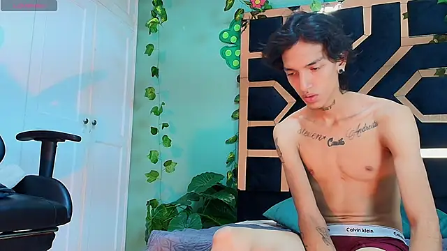 Snapshot of langelo_el chatting on June 4, 12:44 pm langelo el online show from June 4, 12:44 pm
