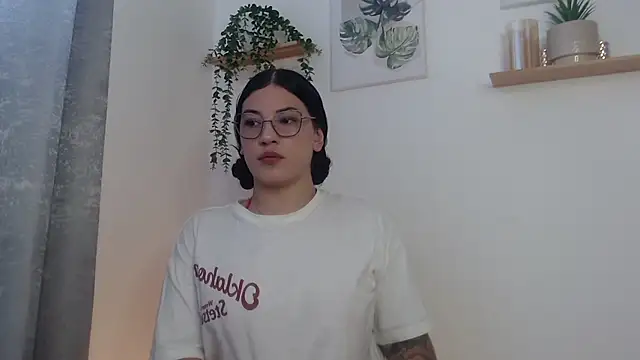Snapshot of Leena_rose chatting on July 9, 5:39 pm Leena rose online show from July 9, 5:39 pm