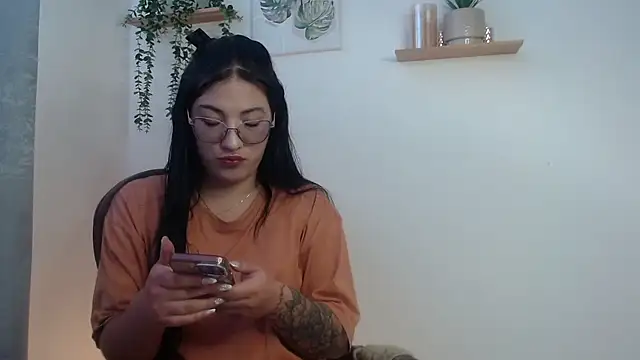 Snapshot of Leena_rose chatting on July 30, 4:17 pm Leena rose online show from July 30, 4:17 pm