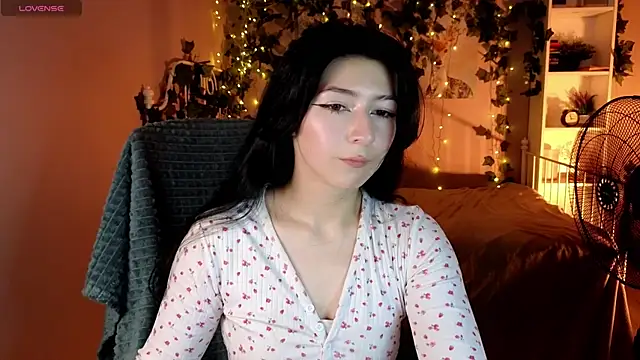 Snapshot of Vanessa_LimX chatting on June 4, 1:06 pm Vanessa LimX online show from June 4, 1:06 pm