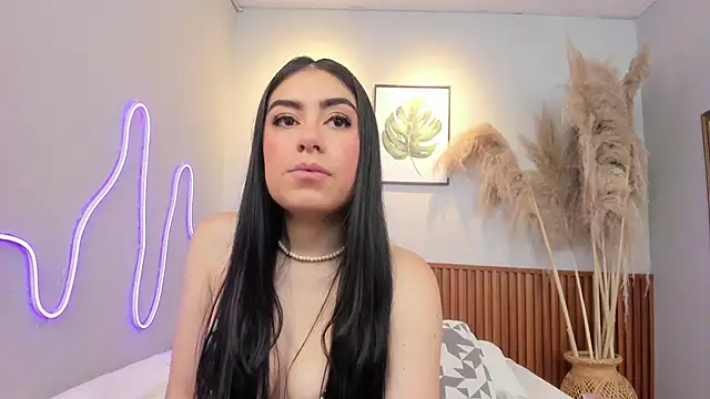 Snapshot of CARLA_FERRERM chatting on June 6, 8:24 pm CARLA FERRERM online show from June 6, 8:24 pm