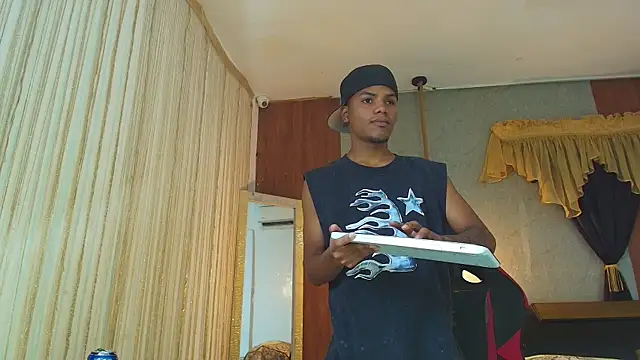 Snapshot of artur_collins_ chatting on June 14, 2:24 am artur collins online show from June 14, 2:24 am