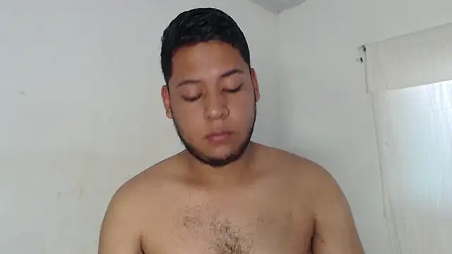 Snapshot of nicolas_cr1 chatting on May 27, 7:44 pm nicolas cr1 online show from May 27, 7:44 pm
