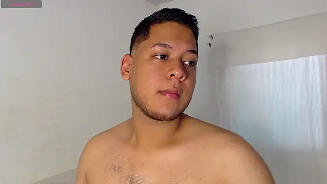 Snapshot of nicolas_cr1 chatting on June 3, 3:28 pm nicolas cr1 online show from June 3, 3:28 pm