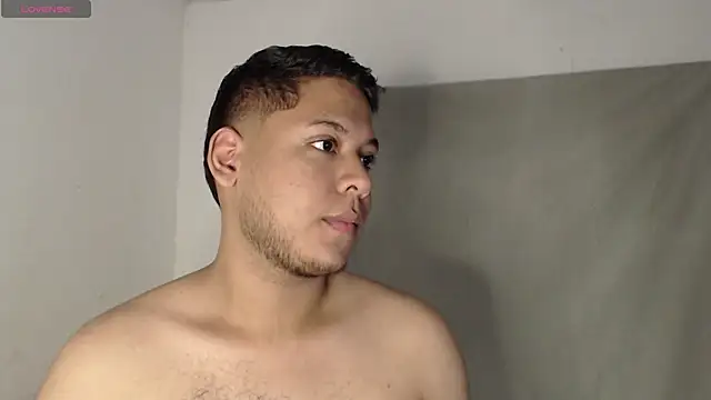 Snapshot of nicolas_cr1 chatting on June 6, 9:08 pm nicolas cr1 online show from June 6, 9:08 pm
