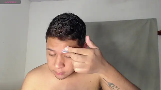Snapshot of nicolas_cr1 chatting on June 7, 8:01 pm nicolas cr1 online show from June 7, 8:01 pm