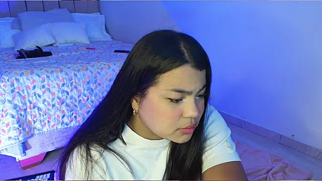 Snapshot of emily_morgam chatting on June 5, 7:08 pm emily morgam online show from June 5, 7:08 pm