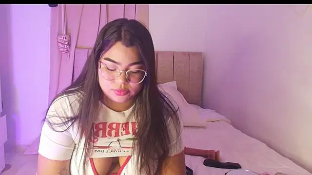 Snapshot of emily_morgam chatting on July 2, 8:26 pm emily morgam online show from July 2, 8:26 pm