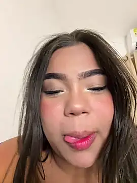 Snapshot of emily_morgam chatting on July 6, 5:48 am emily morgam online show from July 6, 5:48 am