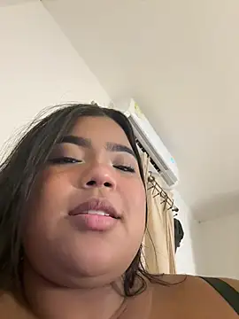 Snapshot of emily_morgam chatting on July 7, 7:23 am emily morgam online show from July 7, 7:23 am