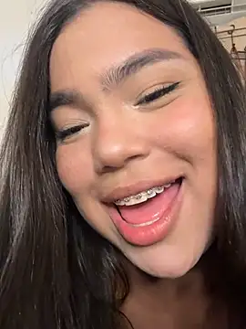 Snapshot of emily_morgam chatting on July 19, 2:26 am emily morgam online show from July 19, 2:26 am