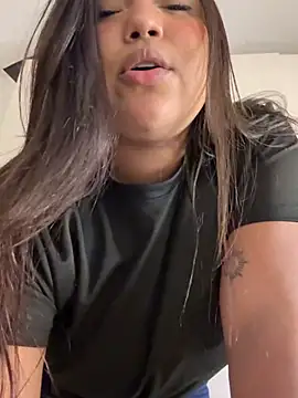 Snapshot of emily_morgam chatting on August 2, 2:32 am emily morgam online show from August 2, 2:32 am