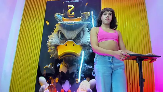 Snapshot of AndreaGiraldo_ chatting on June 8, 7:47 pm AndreaGiraldo online show from June 8, 7:47 pm