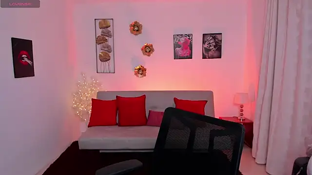 Snapshot of Dream_saray chatting on August 8, 10:12 pm Dream saray online show from August 8, 10:12 pm