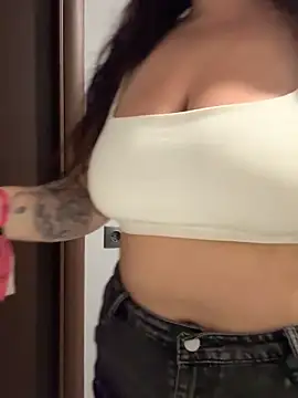 Snapshot of Alexiarosex chatting on June 16, 7:27 pm Alexiarosex online show from June 16, 7:27 pm