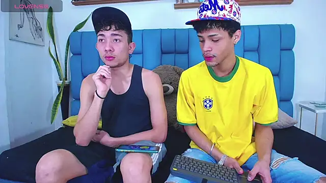 STRANGER BOYS online show from June 30, 11:06 pm