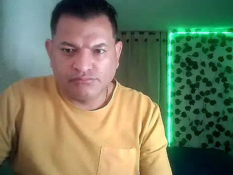 Snapshot of Alessandro-luxe chatting on June 10, 5:34 pm Alessandro-luxe online show from June 10, 5:34 pm