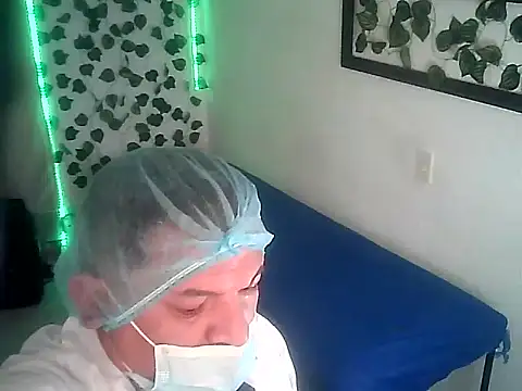 Snapshot of Alessandro-luxe chatting on June 12, 7:35 pm Alessandro-luxe online show from June 12, 7:35 pm