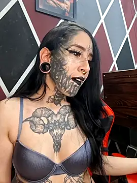 Snapshot of Venom-Luna chatting on June 4, 5:19 pm Venom-Luna online show from June 4, 5:19 pm