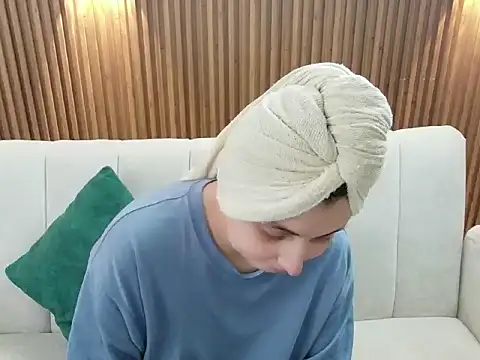 Snapshot of feelena_mysoull chatting on June 6, 5:06 pm feelena mysoull online show from June 6, 5:06 pm