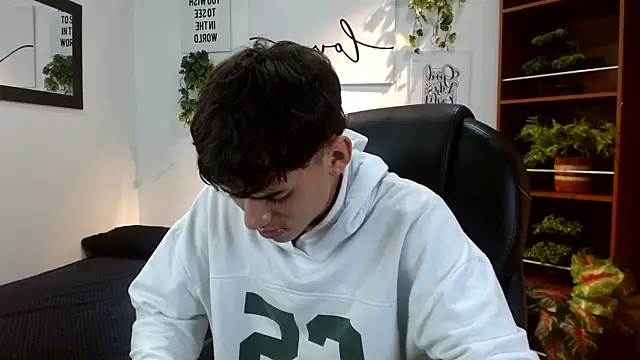 Snapshot of Ryan_grayx chatting on June 4, 2:56 pm Ryan grayx online show from June 4, 2:56 pm