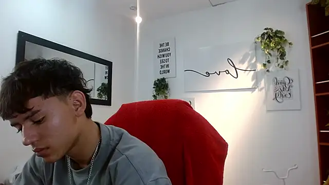 Snapshot of Ryan_grayx chatting on June 16, 3:03 pm Ryan grayx online show from June 16, 3:03 pm