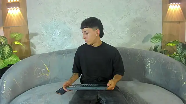 Gian Rossi online show from June 13, 5:33 pm