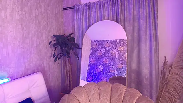 Snapshot of zarina_winslow chatting on June 11, 8:07 pm zarina winslow online show from June 11, 8:07 pm