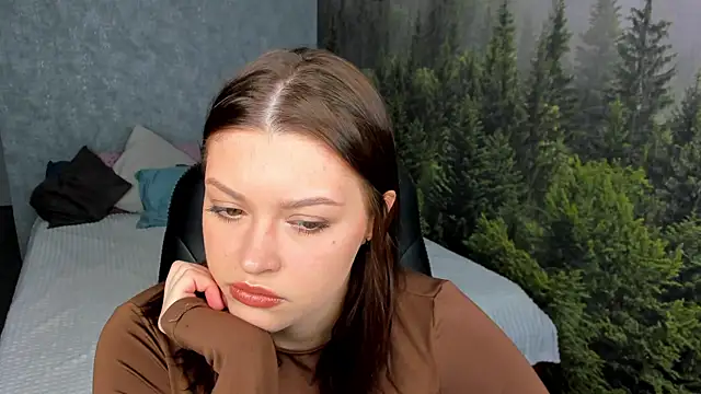 Snapshot of Maya-Mimi chatting on June 11, 1:05 am Maya-Mimi online show from June 11, 1:05 am