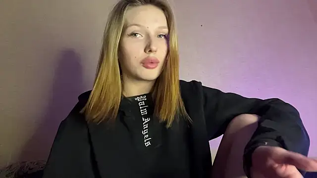 xXMelanieseXx online show from July 17, 6:24 pm