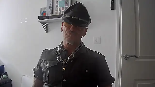 Snapshot of NottsLeather chatting on June 21, 2:19 pm NottsLeather online show from June 21, 2:19 pm