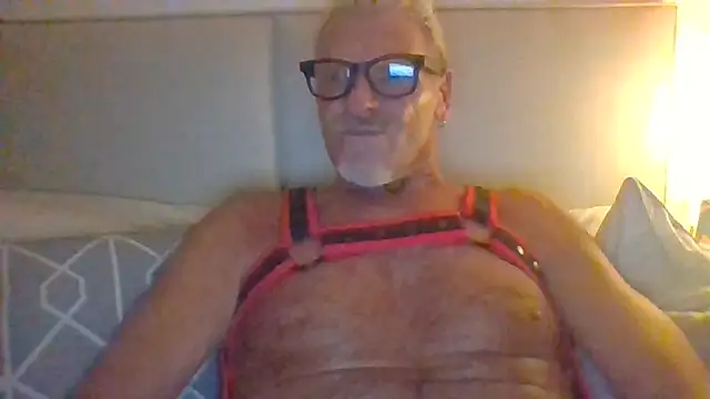 Snapshot of NottsLeather chatting on July 8, 1:21 am NottsLeather online show from July 8, 1:21 am