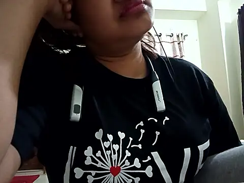 Snapshot of Neha-71 chatting on June 6, 10:36 pm Neha-71 online show from June 6, 10:36 pm