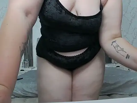 Snapshot of _AmberMuse_ chatting on June 10, 4:12 am AmberMuse online show from June 10, 4:12 am
