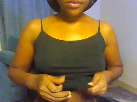 Snapshot of DivineDollx chatting on June 8, 9:59 pm DivineDollx online show from June 8, 9:59 pm