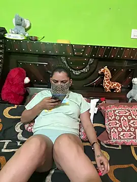 Snapshot of Curvy_shivani chatting on June 8, 3:45 pm Curvy shivani online show from June 8, 3:45 pm