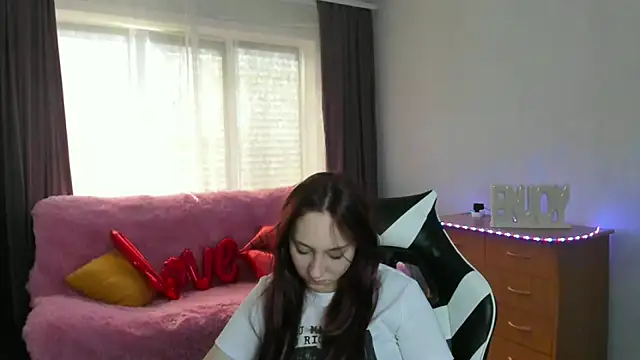 ModelGyrl online show from June 4, 2:39 am