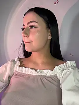 QueenL0la online show from June 12, 5:34 pm