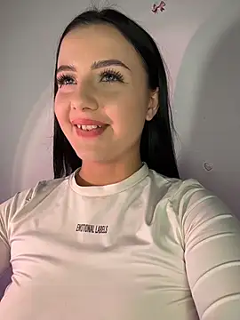 QueenL0la online show from June 14, 5:04 pm