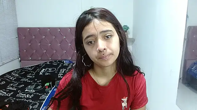 sofiacumgil online show from July 22, 12:30 pm
