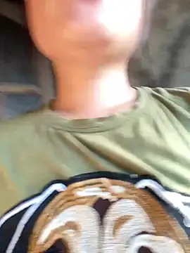Snapshot of Luna-mi chatting on June 1, 10:17 am Luna-mi online show from June 1, 10:17 am