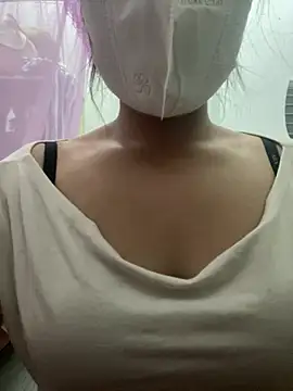 Snapshot of Luna-mi chatting on June 2, 1:57 pm Luna-mi online show from June 2, 1:57 pm