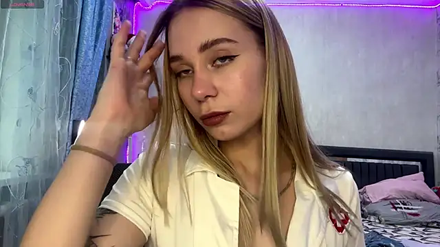 Snapshot of LexaLuxgrey chatting on June 5, 6:52 am LexaLuxgrey online show from June 5, 6:52 am