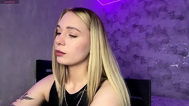 Snapshot of LexaLuxgrey chatting on June 11, 5:16 am LexaLuxgrey online show from June 11, 5:16 am