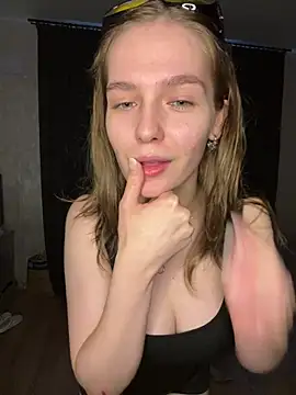 Snapshot of Bamby_bump chatting on June 8, 3:34 pm Bamby bump online show from June 8, 3:34 pm