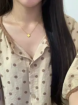 Snapshot of Beella24 chatting on June 4, 2:45 pm Beella24 online show from June 4, 2:45 pm