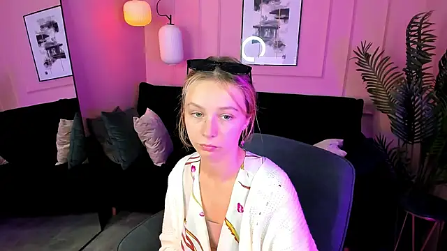 Snapshot of ivy_blare chatting on June 9, 2:06 pm ivy blare online show from June 9, 2:06 pm