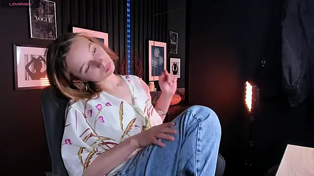 Snapshot of ivy_blare chatting on June 10, 1:54 pm ivy blare online show from June 10, 1:54 pm