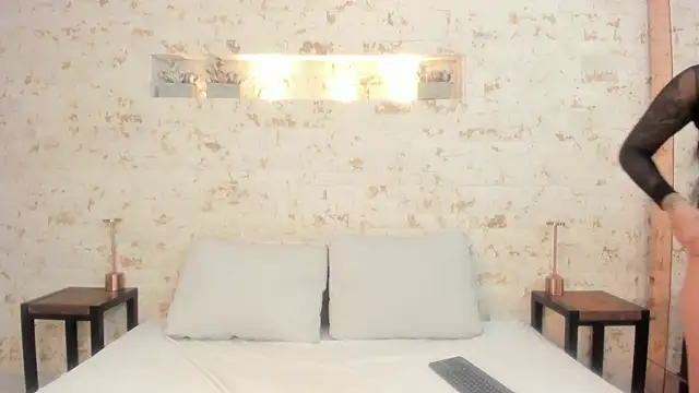Snapshot of sophiie_lane chatting on June 4, 11:38 am sophiie lane online show from June 4, 11:38 am